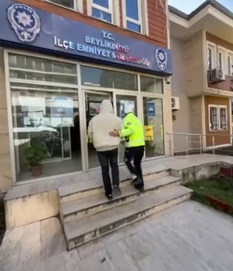 Beylikdüzü’nde trafiği tehlikeye düşüren sürücü yakalandı
