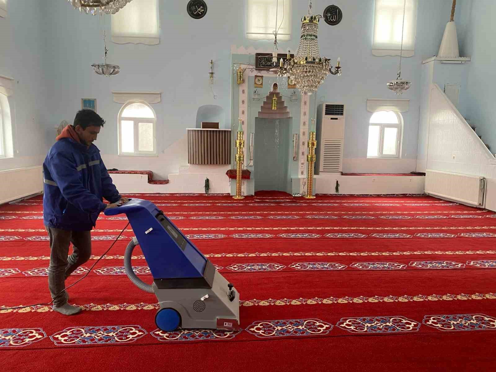 Vezirköprü camilerinde Ramazan temizliği