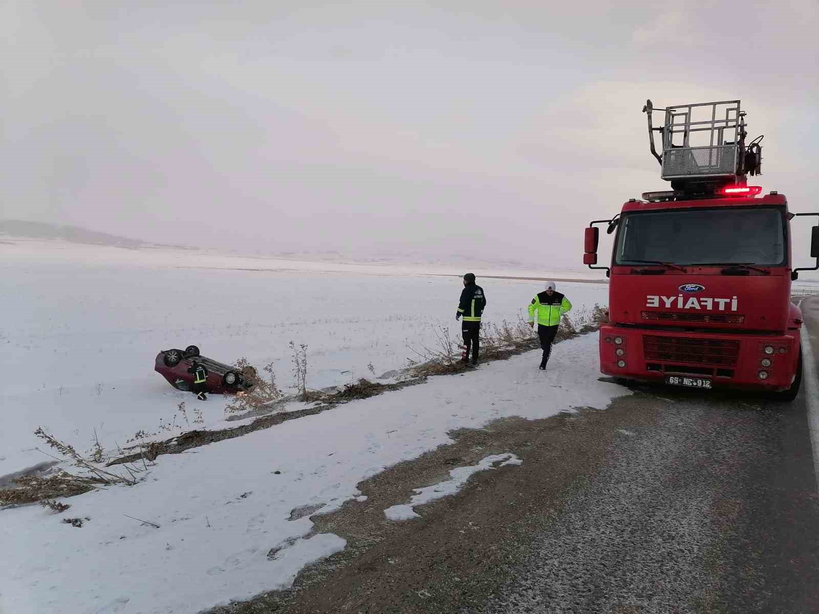 Van'da yaşanan trafik kazasında 2 kişi yaralandı. IHAV 