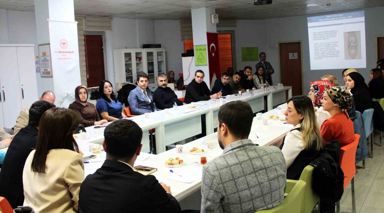 Bitlis’te anne ve bebek ölümleri değerlendirildi
