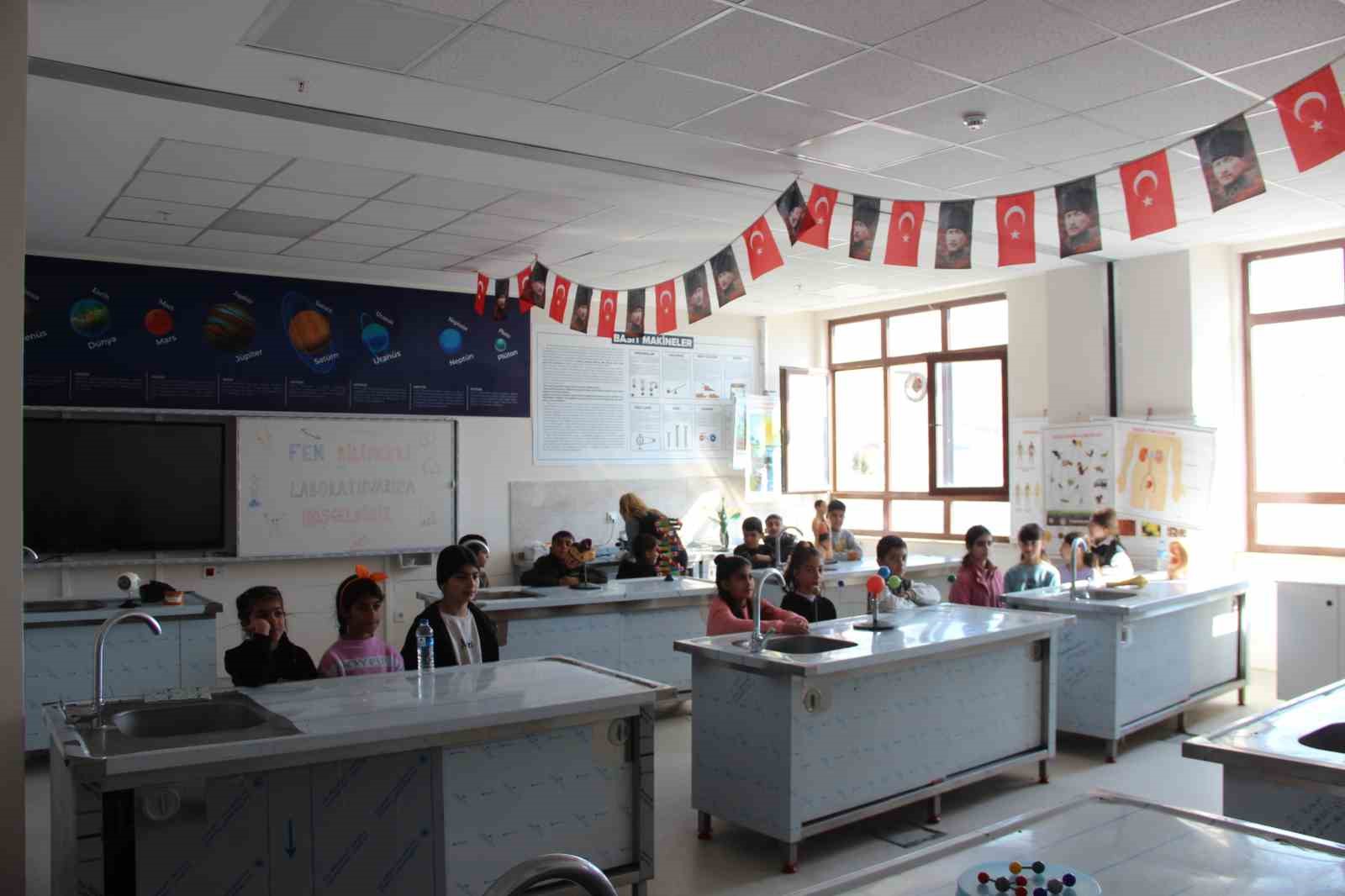 Cizre Bilişim ve Fen Bilimleri Laboratuvarı açıldı