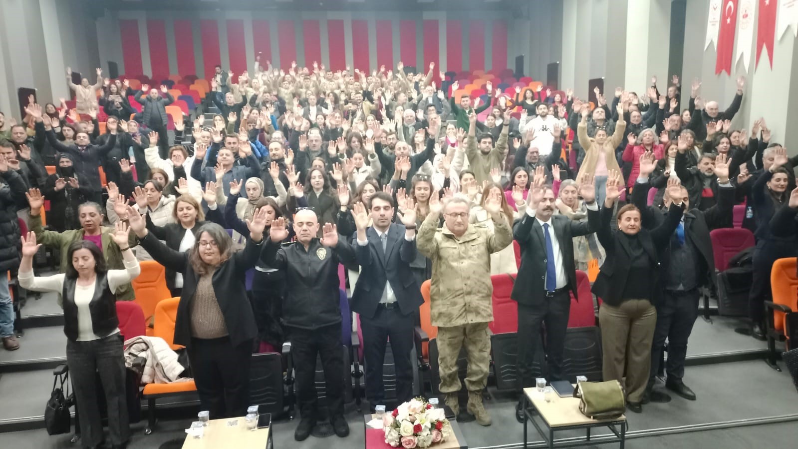 Tunceli’de bağımlılıkla mücadele söyleşisi gerçekleştirildi
