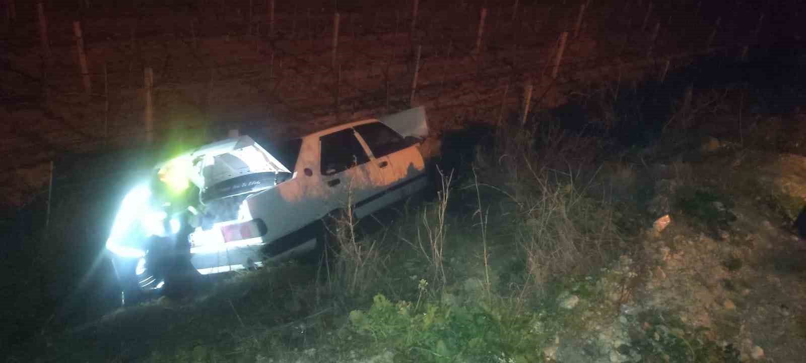 Otomobilin trakt&ouml;re arkadan &ccedil;arptığı kazada 2 kişi yaralandı
