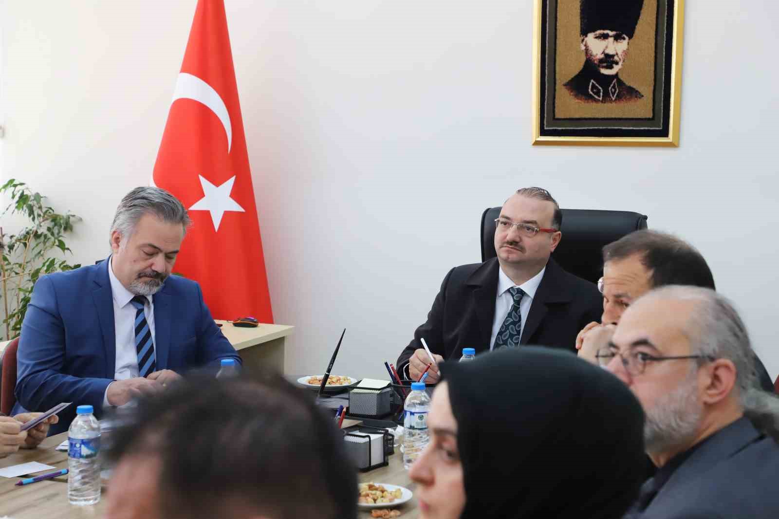 Rektör Hacımüftüoğlu ilçe ziyaretlerine devam ediyor