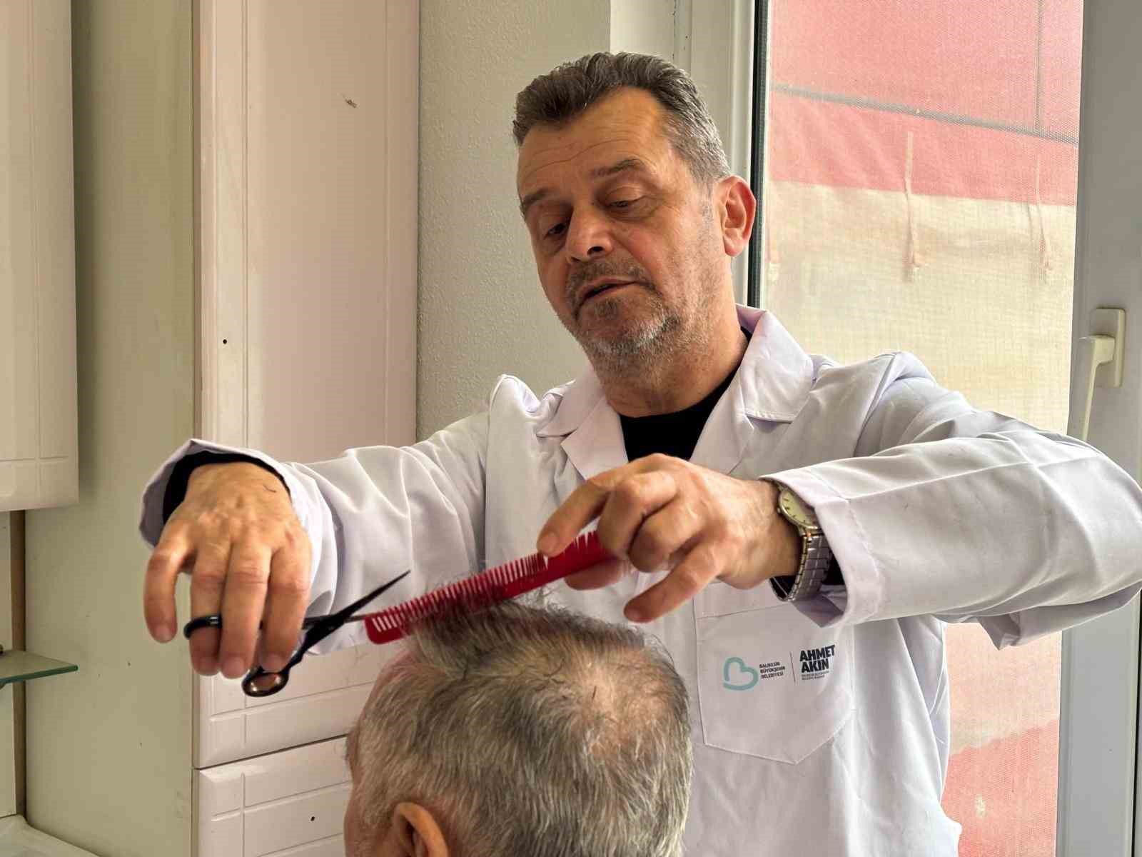 Balıkesir Büyükşehirden "Evde Ücretsiz Berber Hizmeti"