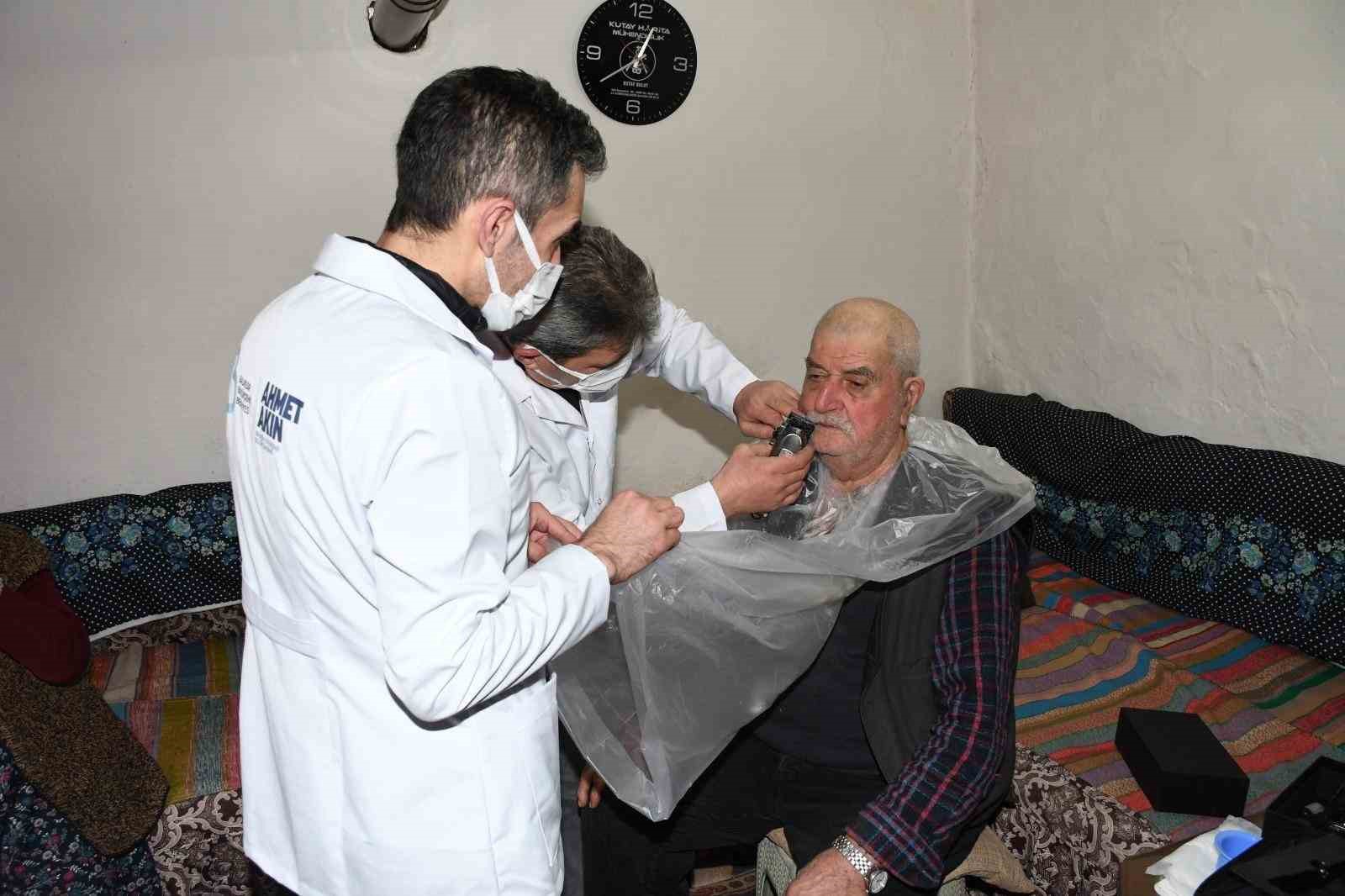 Balıkesir B&uuml;y&uuml;kşehirden "Evde &Uuml;cretsiz Berber Hizmeti"
