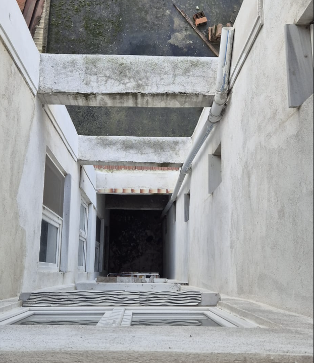 Çatıdan düşen adam hayatını kaybetti