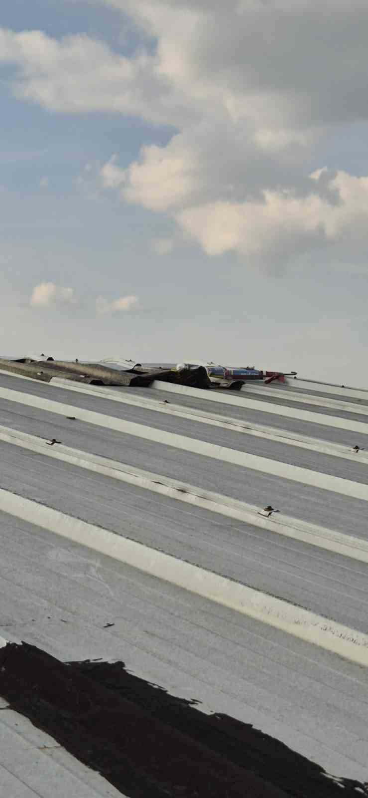 &Ccedil;atıdan d&uuml;şen adam hayatını kaybetti
