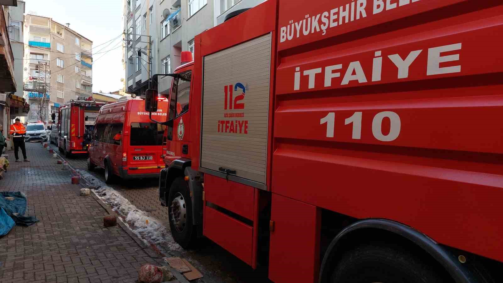 &rsquo;Taksicilerin parasını gasp ettiğini&rsquo; iddia eden şahıs evini ateşe verdi
