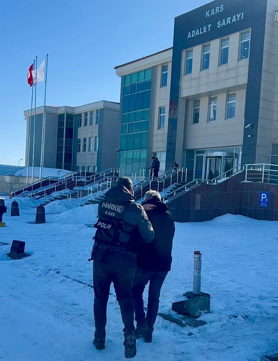 Kars&rsquo;ta polis uyuşturucu tacirlerine g&ouml;z a&ccedil;tırmıyor
