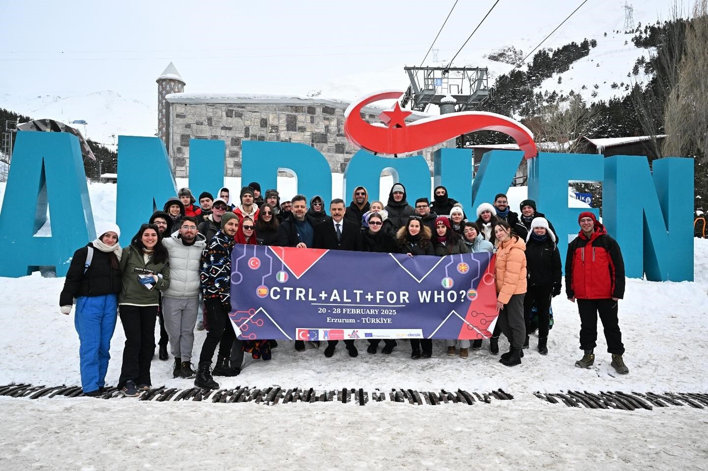 Gençler "Ctrl+Alt+For Who?" projesi kapsamında buluştu