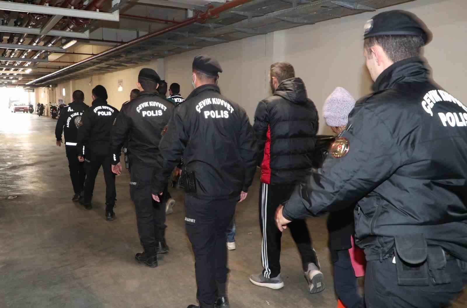 Antalya’da son 1 haftada aranan 542 suçlu yakalandı