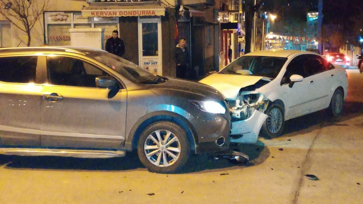 Bilecik'te yaşanan trafik kazası sadece maddi hasarla sonuçlandı İHA