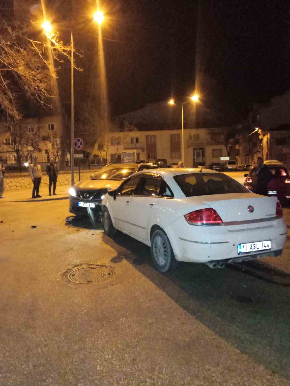 Bilecik&rsquo;te meydana gelen trafik kazası maddi hasarla atlatıldı
