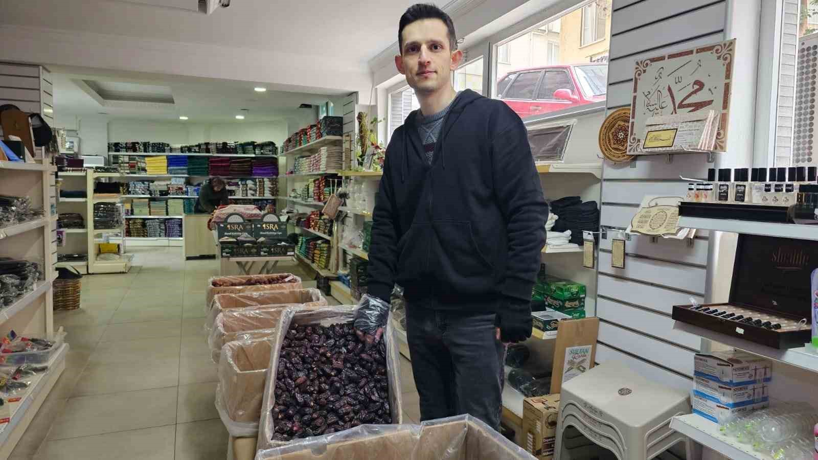 Bandırma’da Ramazan öncesi hurma satışlarında yoğunluk artıyor