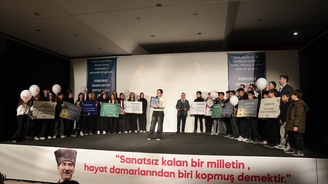 Sındırgı&rsquo;da &ouml;ğrenciler "Hoş Geldin Ramazan" adlı programı sergiledi
