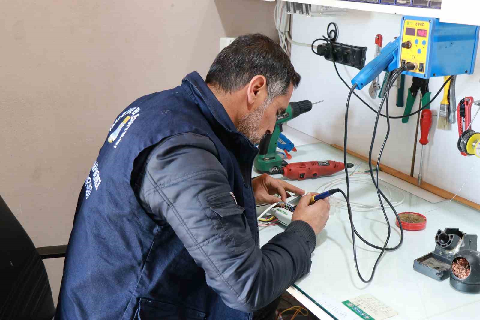 Başkan Canpolat, at&ouml;lyeler şefliğindeki &ccedil;alışmaları inceledi
