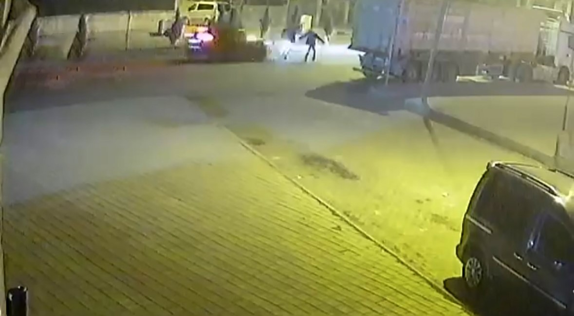 Mardin’de otomobilin yayalara çarptığı kaza kamerada