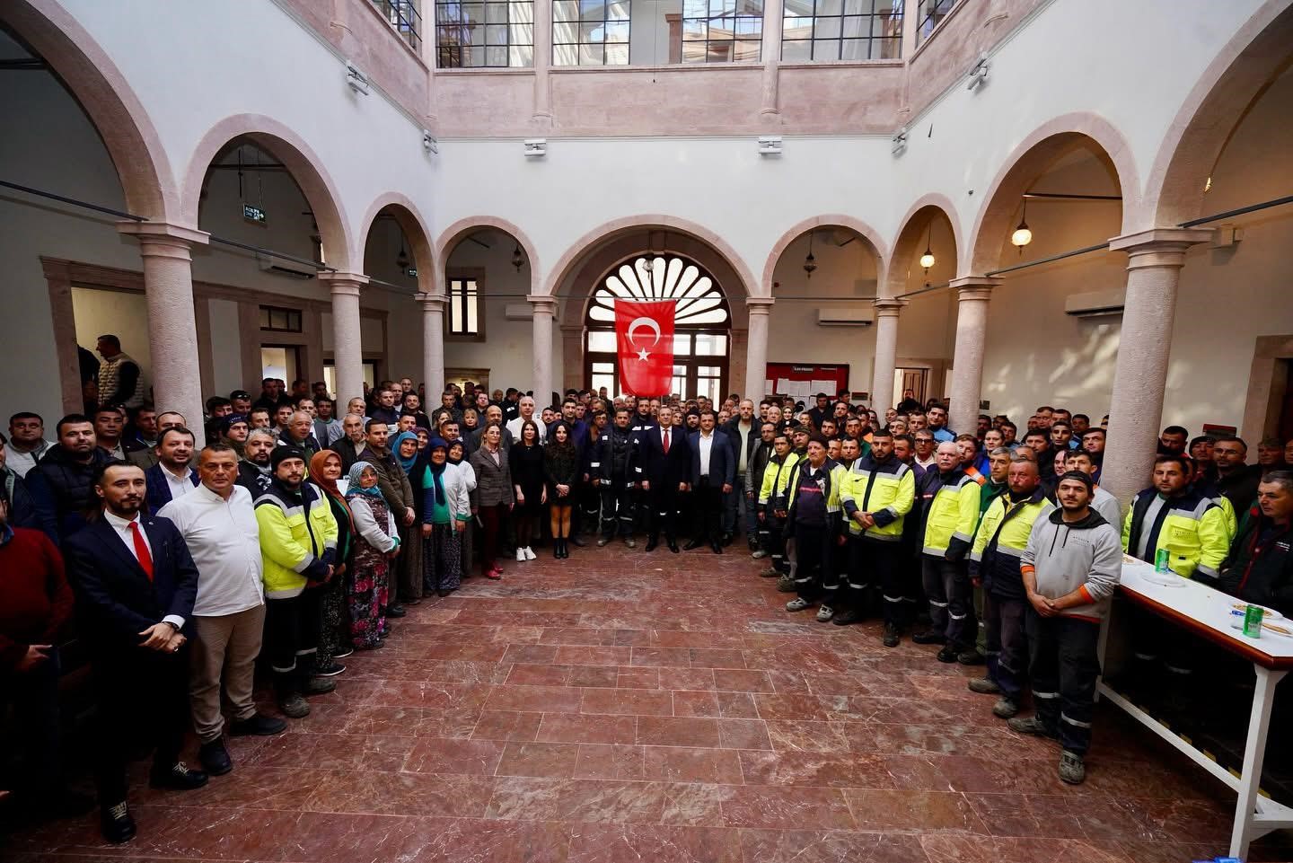 Ayvalık’ta belediye işçilerini mutlu eden toplu iş sözleşmesi
