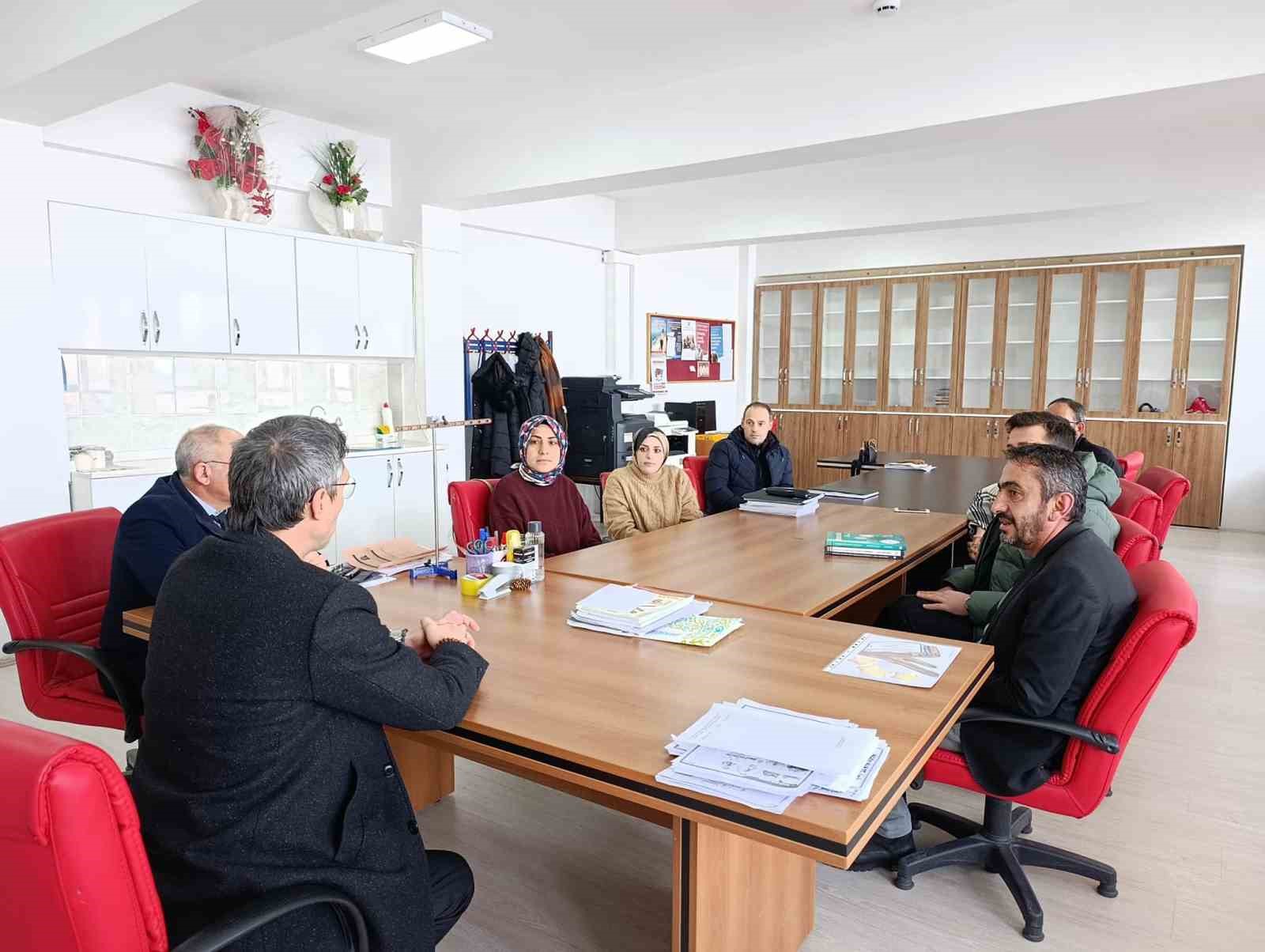 Kahraman’ın okul ziyaretleri devam ediyor
