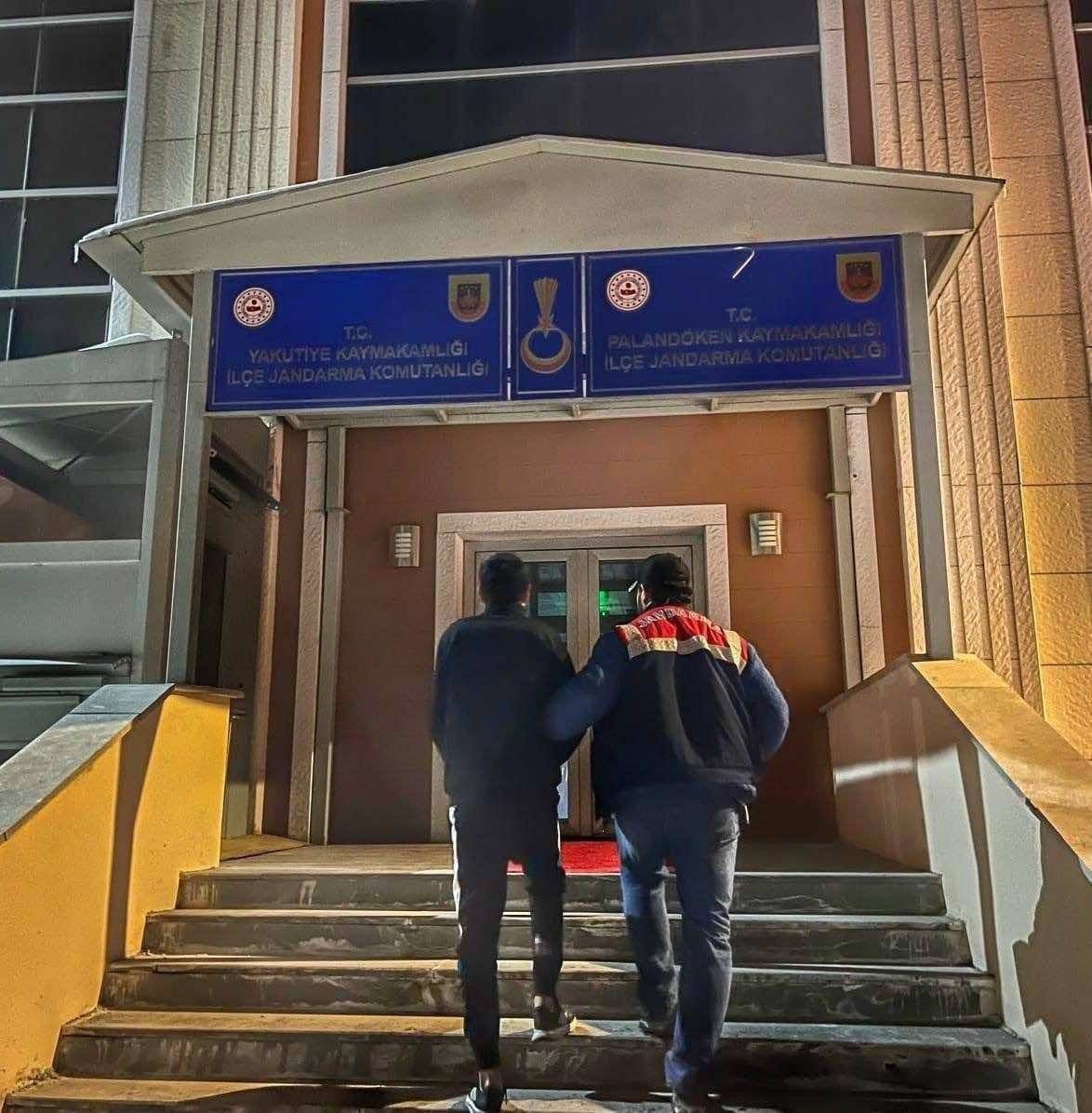 Sahte cep telefonu satıcılarına su&ccedil;&uuml;st&uuml;
