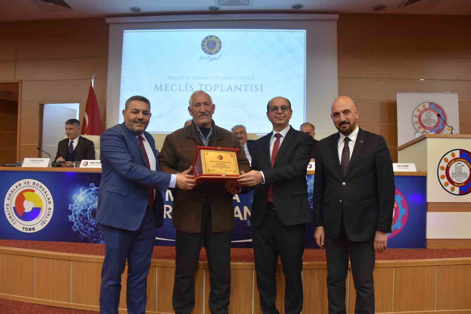 Sadıkoğlu: "Göçü tersine çevirmek için yerinde dönüşüm hızlanmalı"
