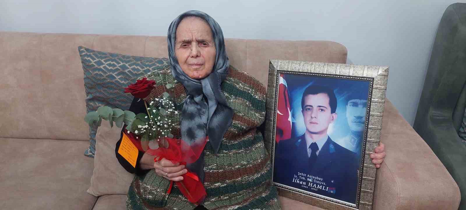 Gazi Tümgeneral Ala’dan şehit annesine anlamlı hediye