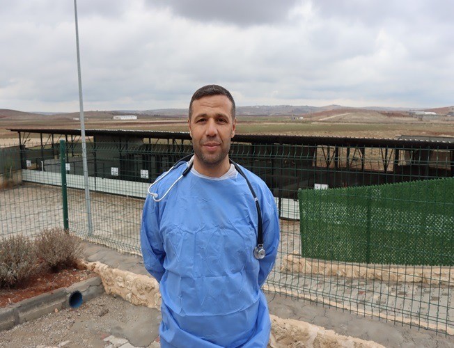 Midyat&rsquo;ta ayağı kırılan eşeğe protez takıldı
