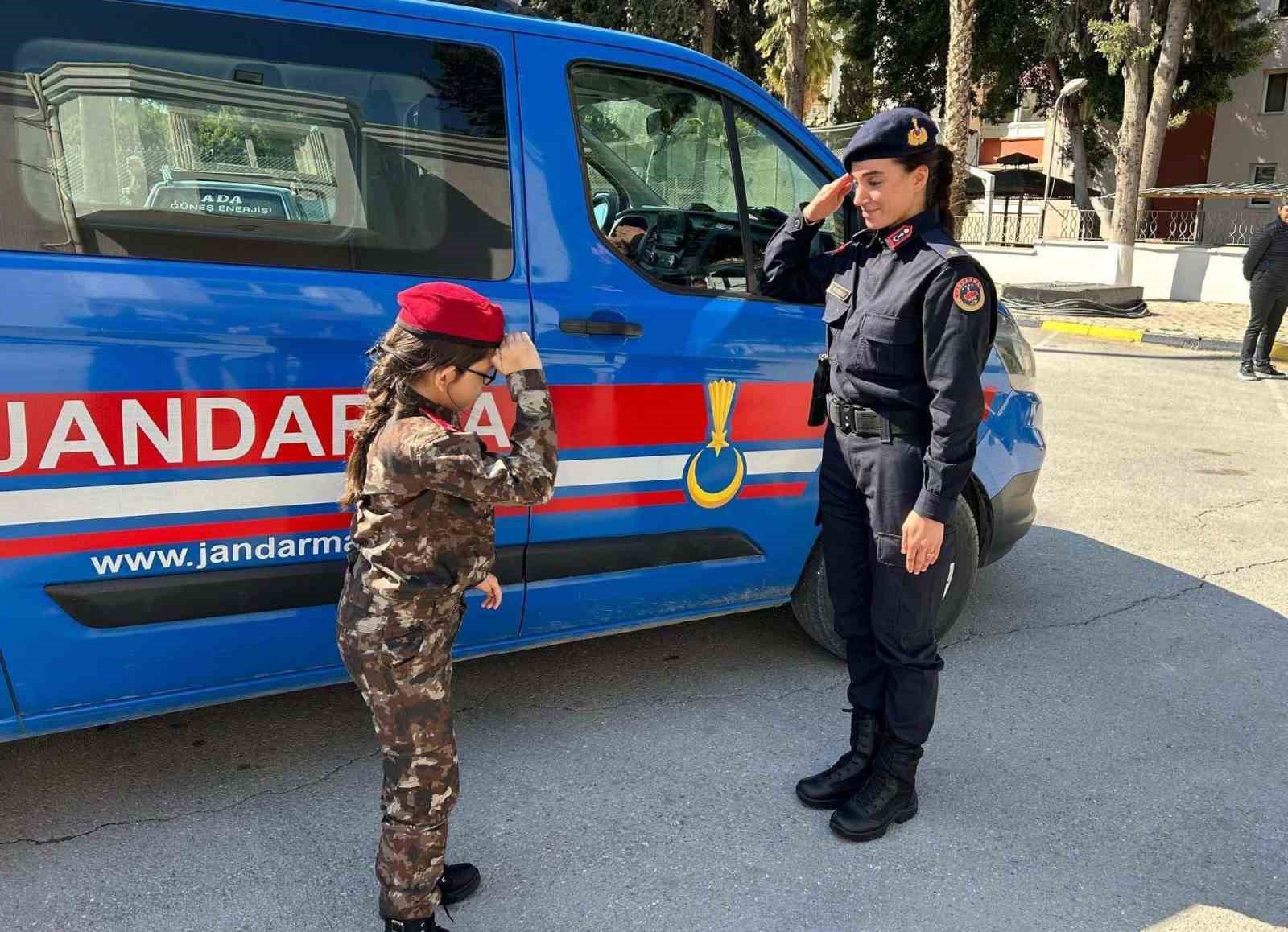 Jandarma özel öğrencinin doğum günü hayalini gerçekleştirdi
