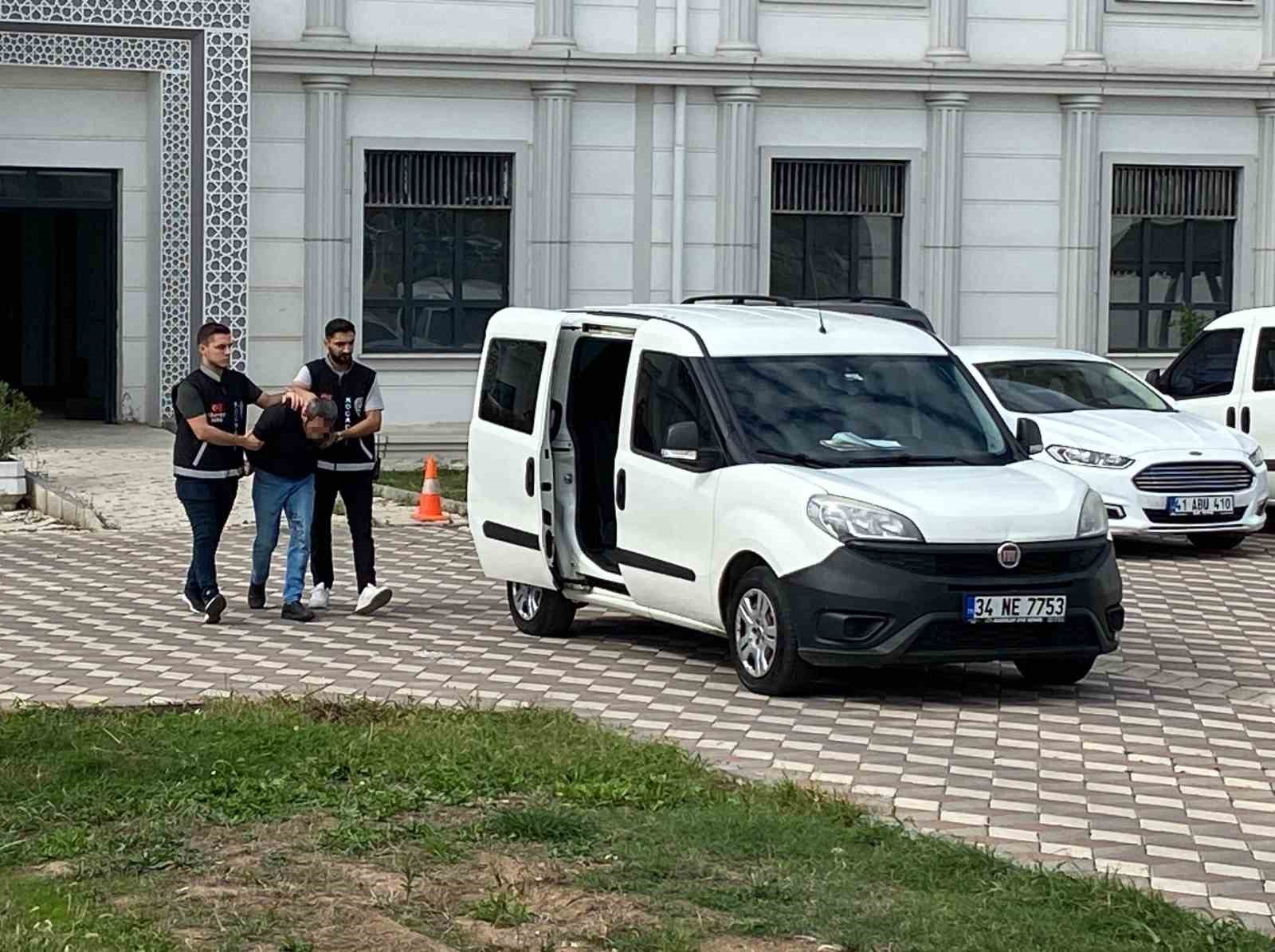 Yeğeninin eşini özel halk otobüsünde öldürdü 'panikle yaptım' dedi