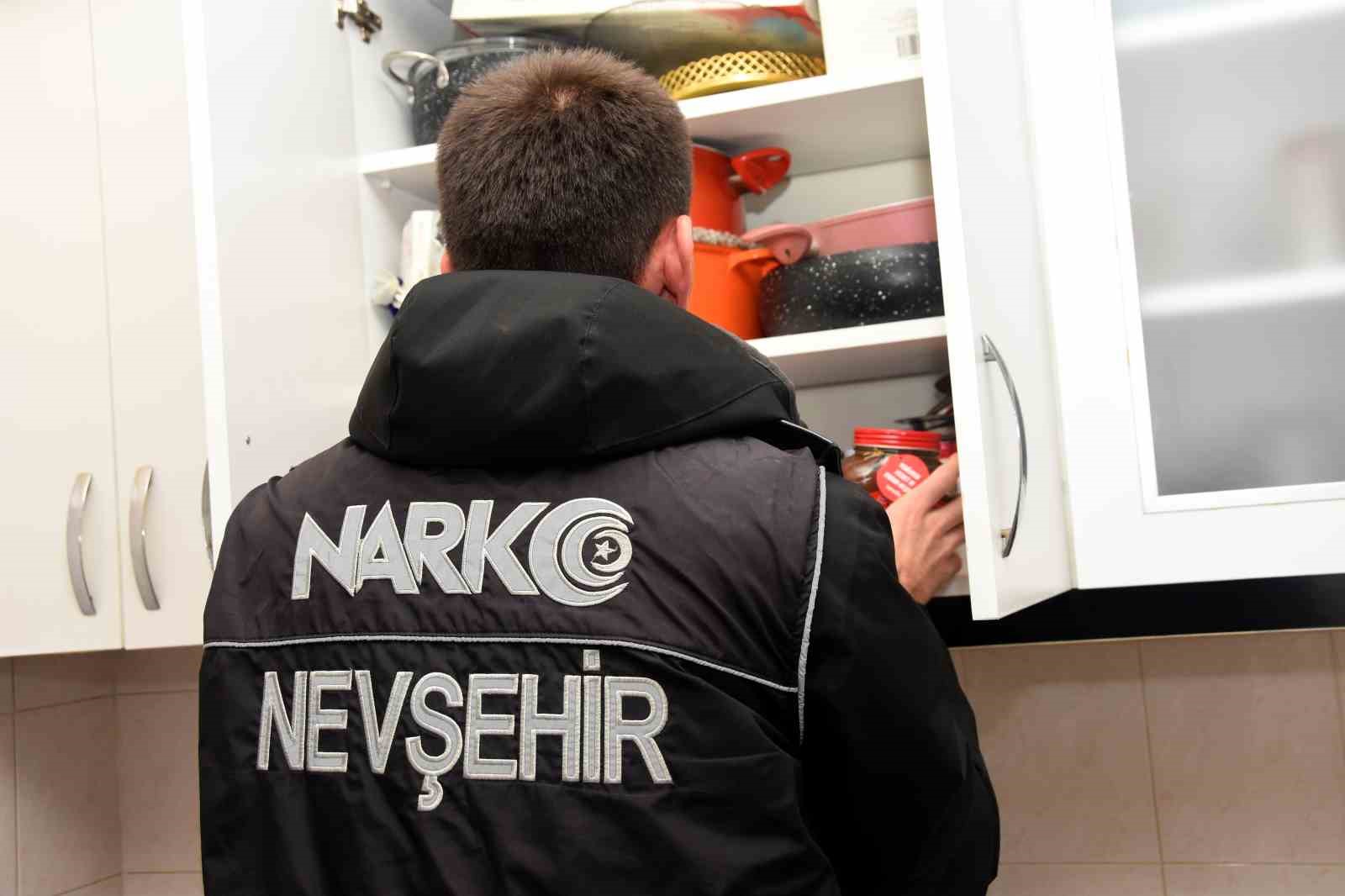 Kargo ile uyuşturucu ticaretine 26 gözaltı