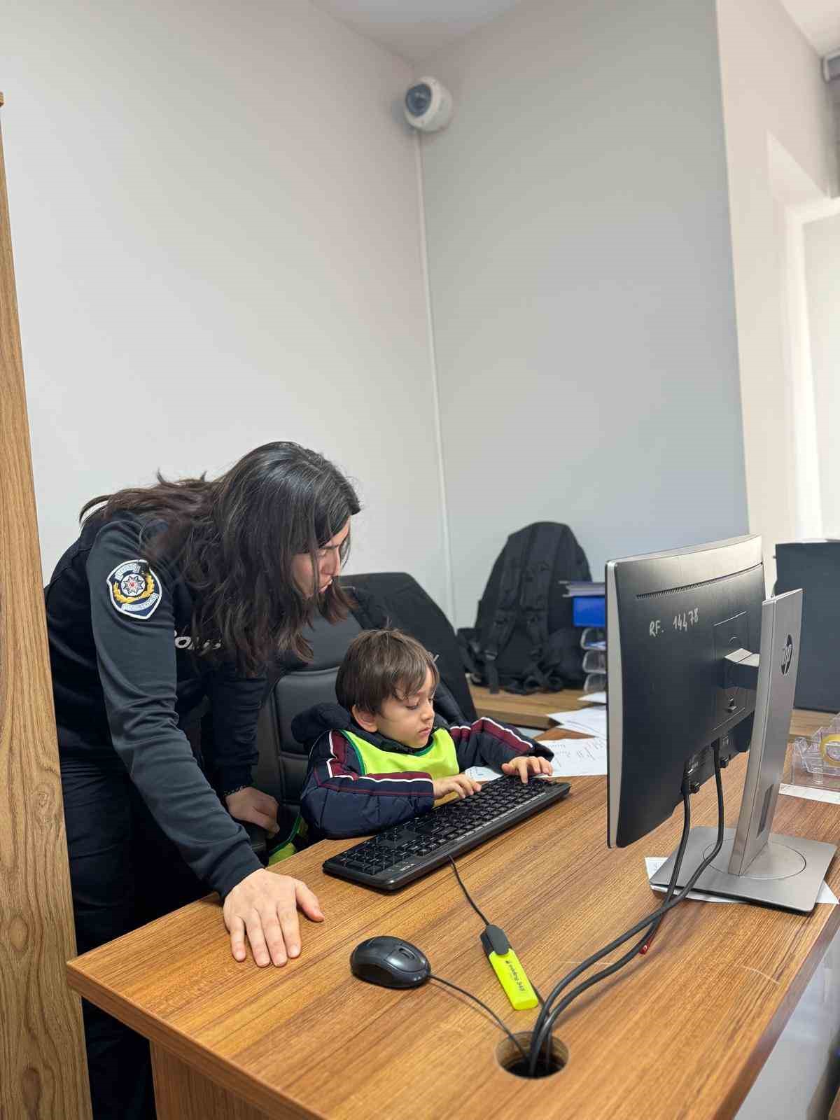 Anaokulu &ouml;ğrencileri polis merkezini ziyaret etti
