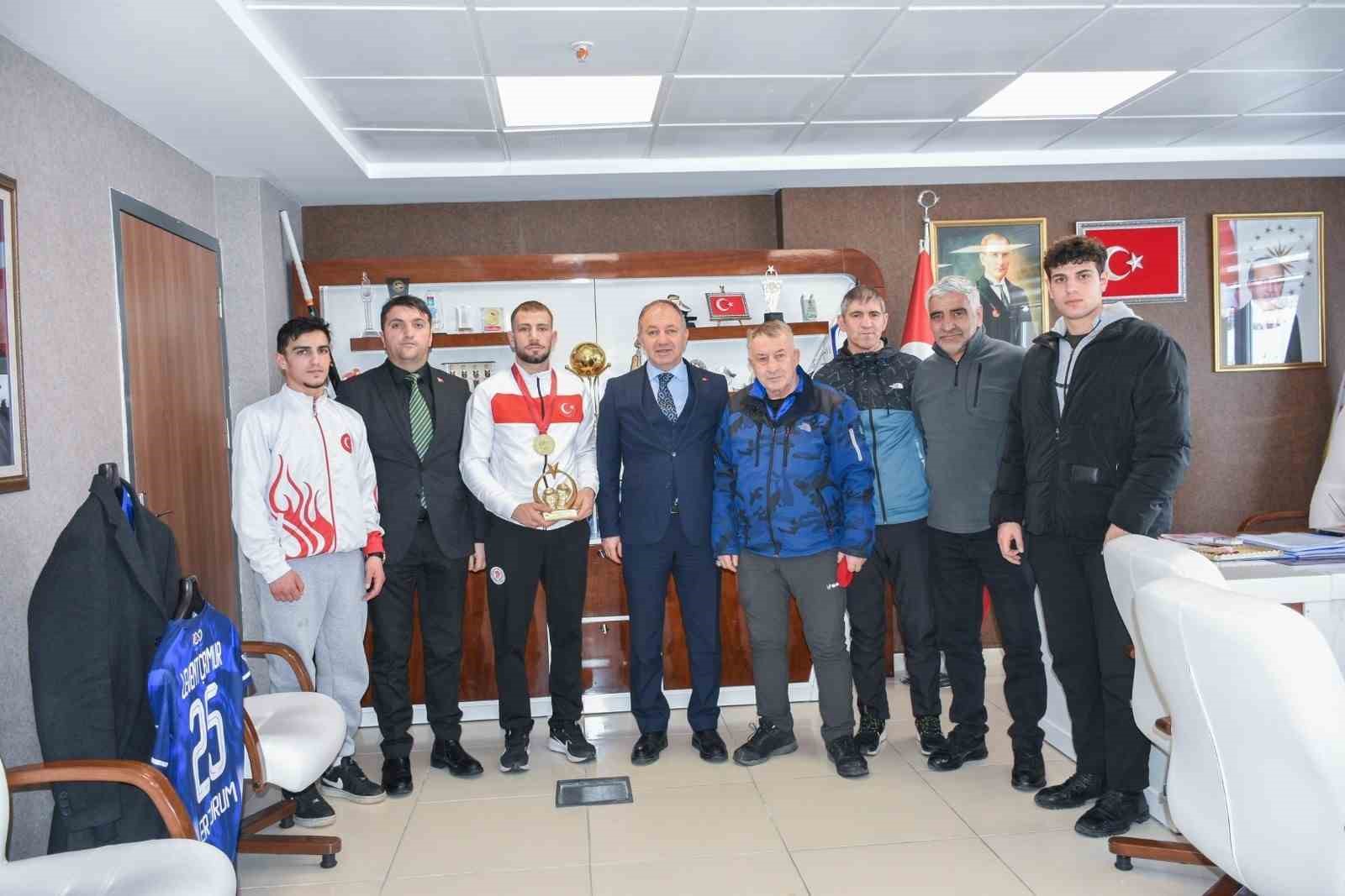 Çakmur, şampiyonunu ödüllendirdi