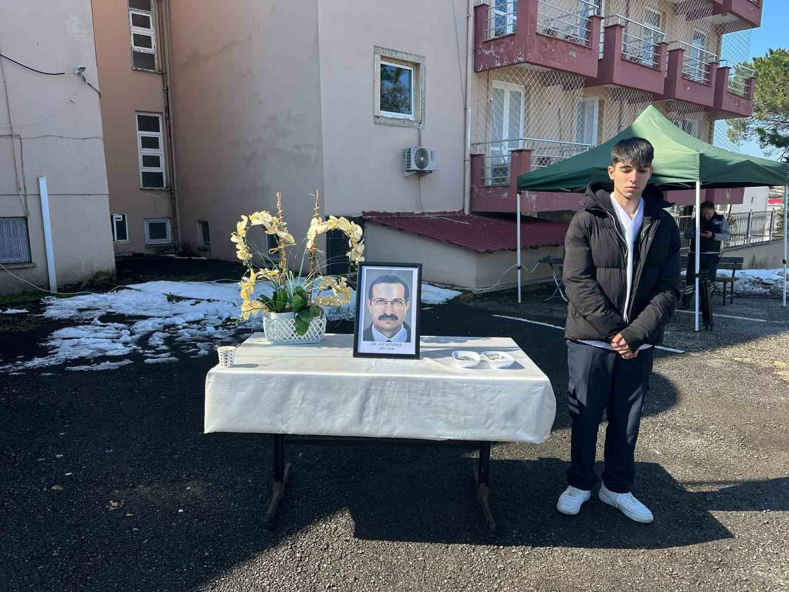 Hastasının öldürdüğü doktor 17. yılında da unutulmadı