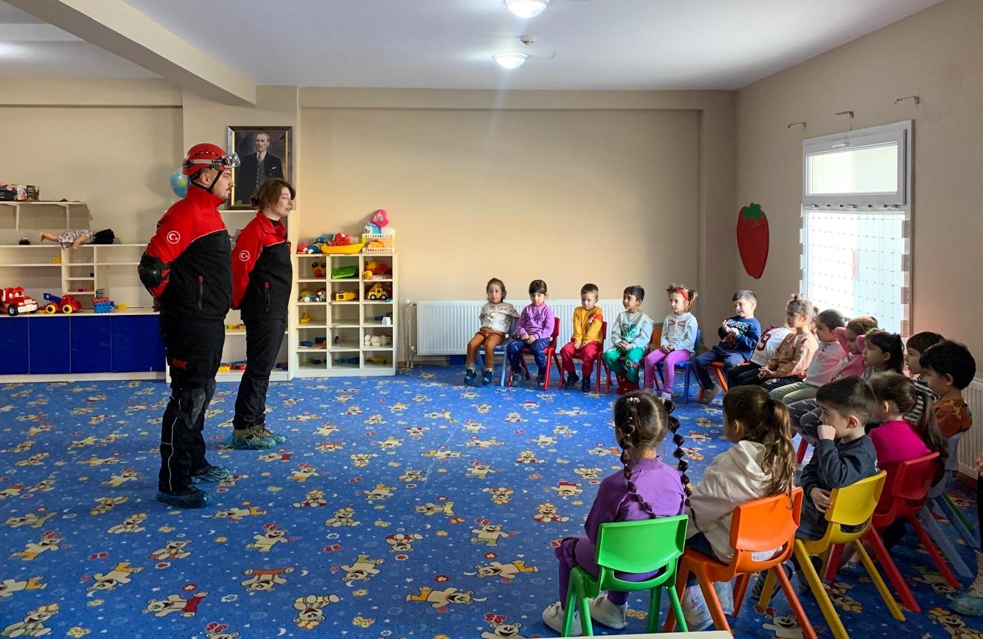 TAK ekibinden &ccedil;ocuklara afet farkındalık eğitimi
