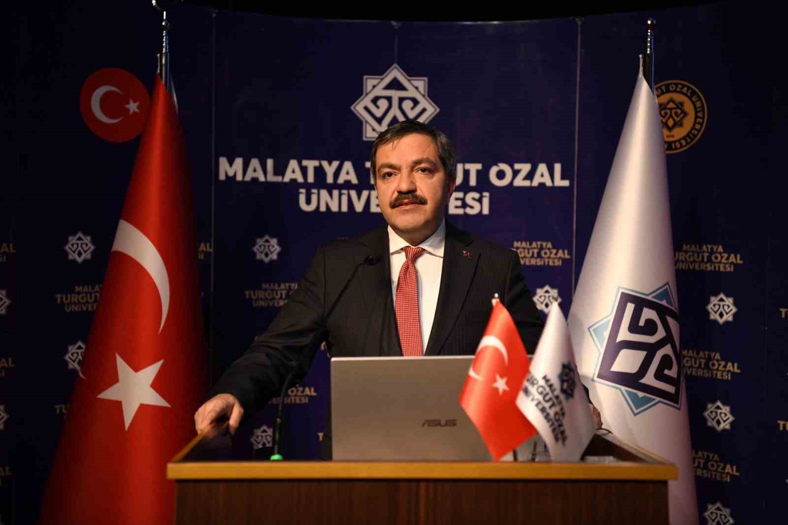 Malatya Turgut &Ouml;zal &Uuml;niversitesi&rsquo;nde kayısı paneli d&uuml;zenlendi
