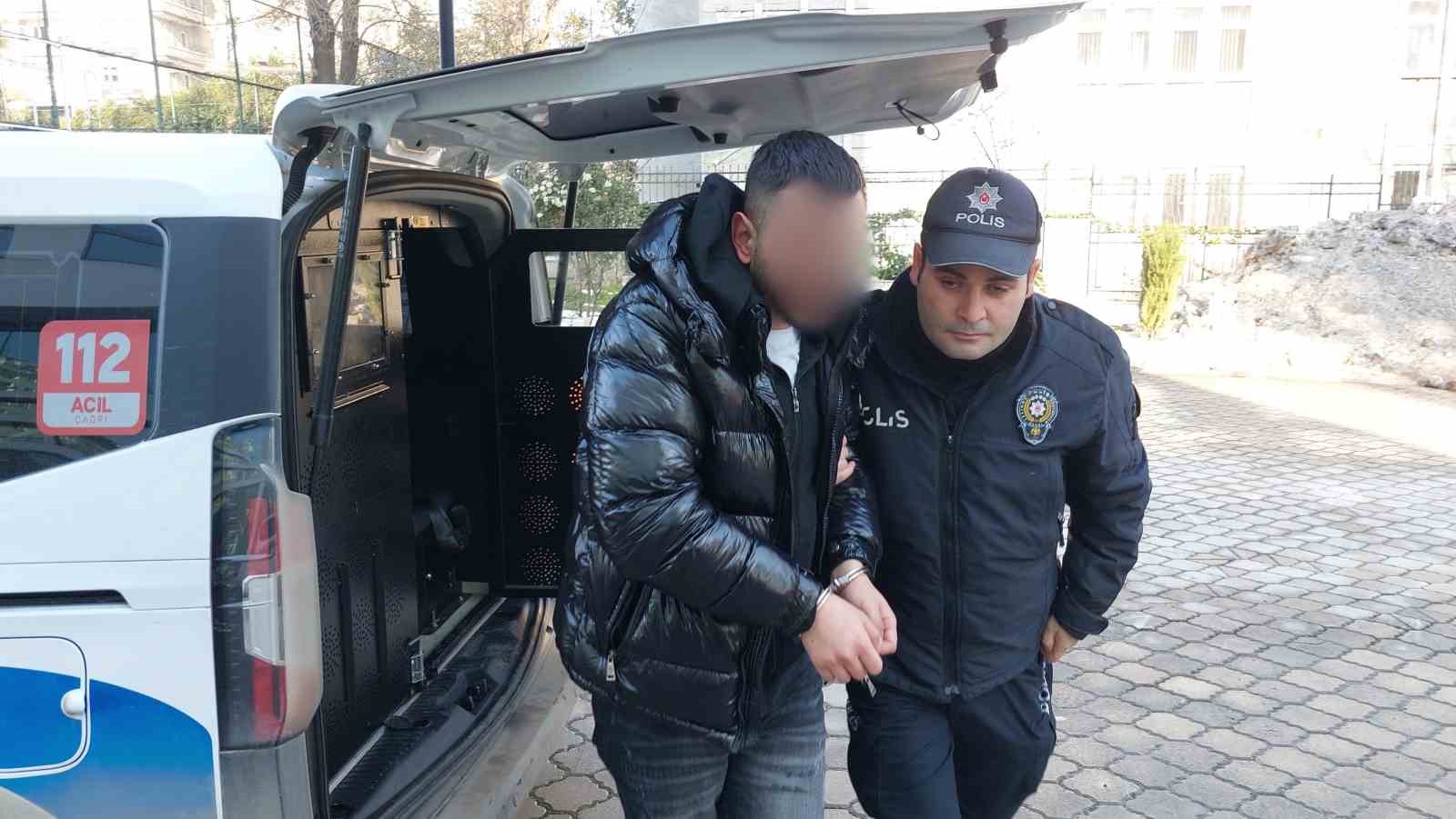 Dolandırıcılık su&ccedil;undan aranan şahıs yakalandı
