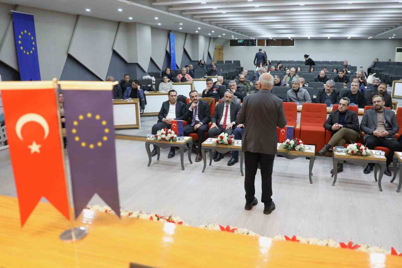 Van TSO&rsquo;da "STK G&uuml;n&uuml;" &ccedil;alıştayı d&uuml;zenlendi
