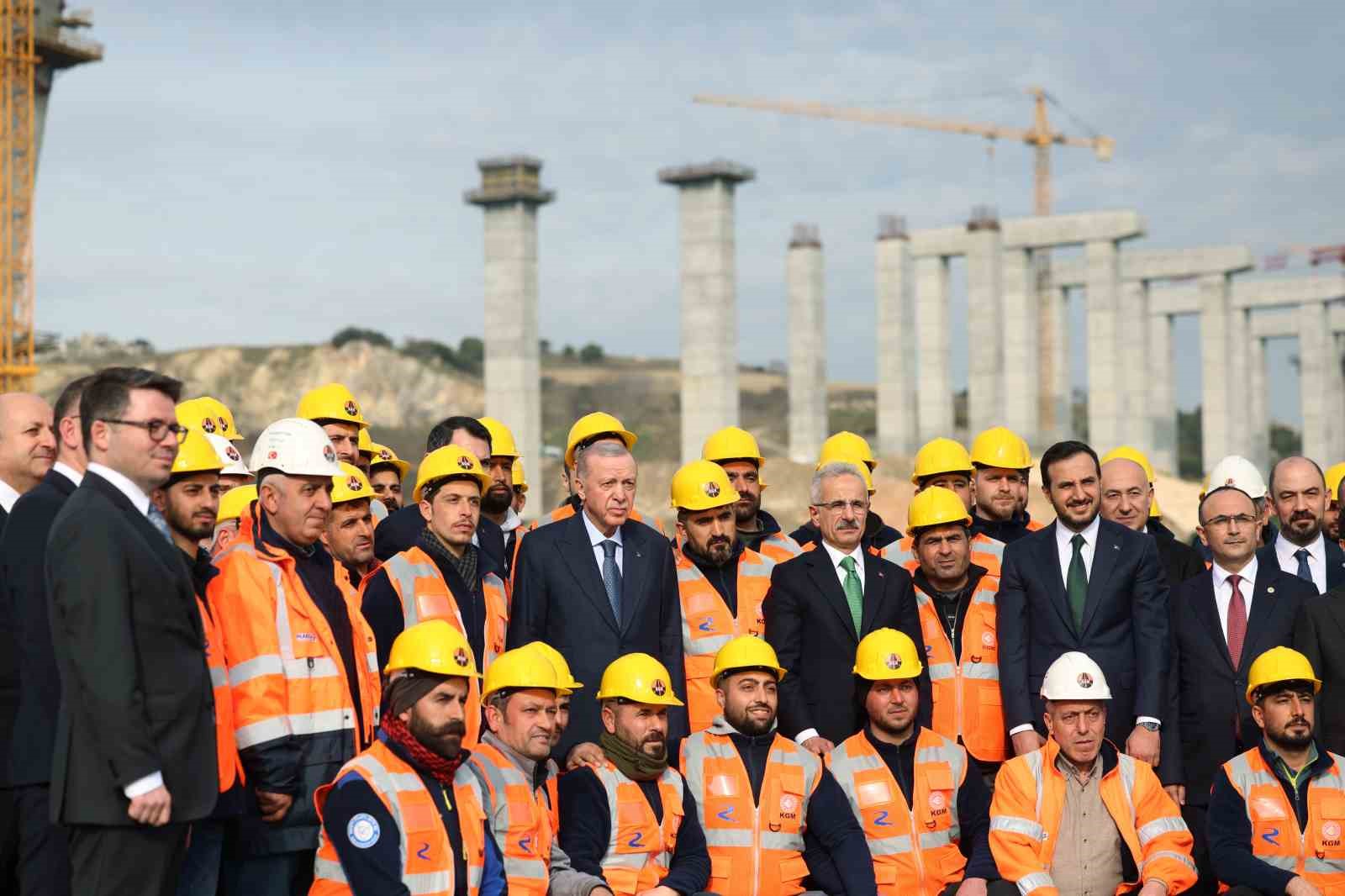 Cumhurbaşkanı Erdoğan, Kuzey Marmara Otoyolu 8. Kesim Nakkaş Projesi Etabı Sazlıdere K&ouml;pr&uuml;s&uuml; inceleme yaptı
