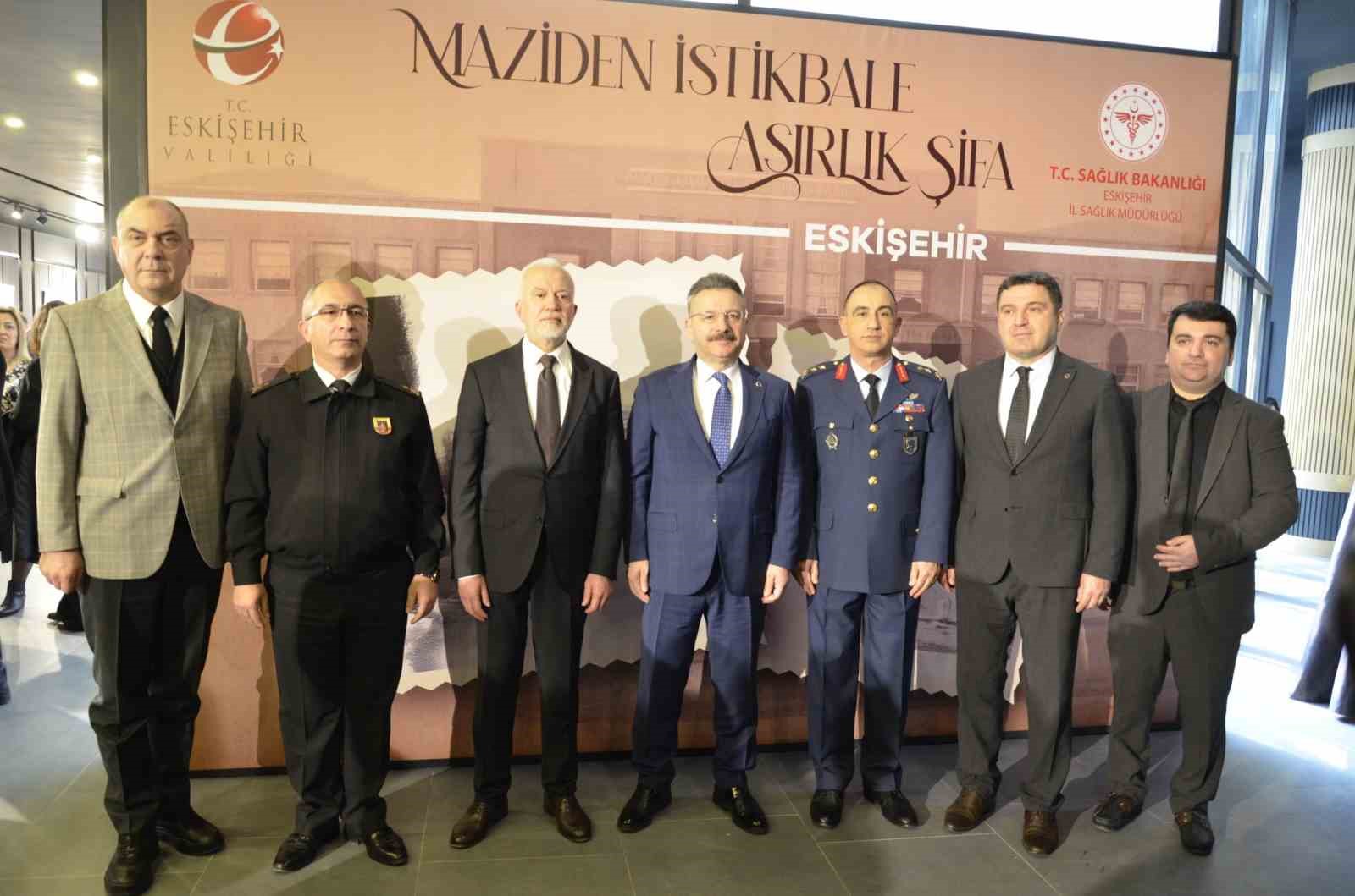 "Maziden İstikbale Asırlık Şifa" eserinin sergisi açıldı