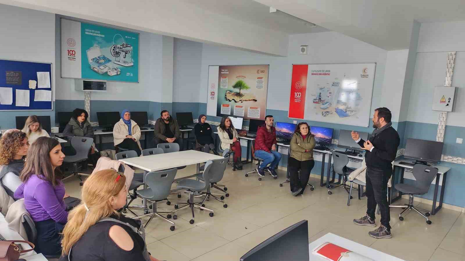Tekirdağ&rsquo;da "Eğitimde Yapay Zeka Uygulamaları" eğitimi
