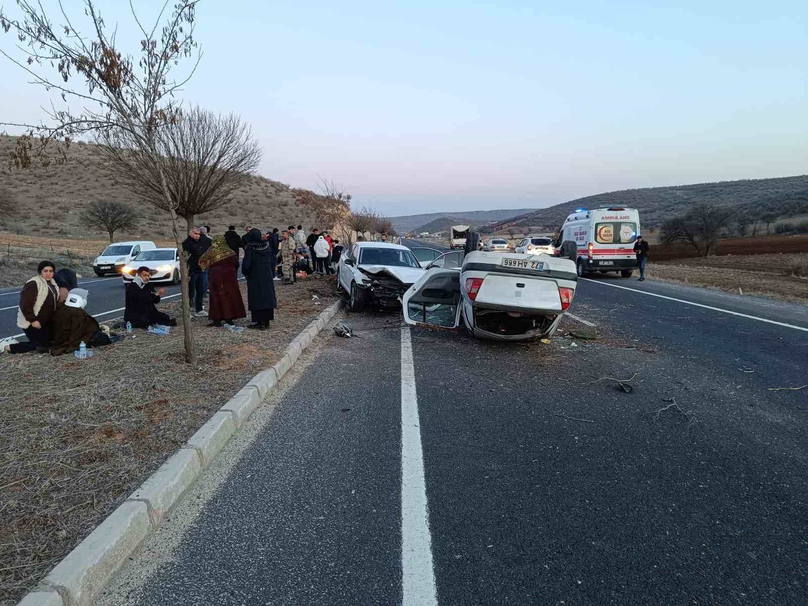 Mardin’de iki otomobil çarpıştı: 10 yaralı