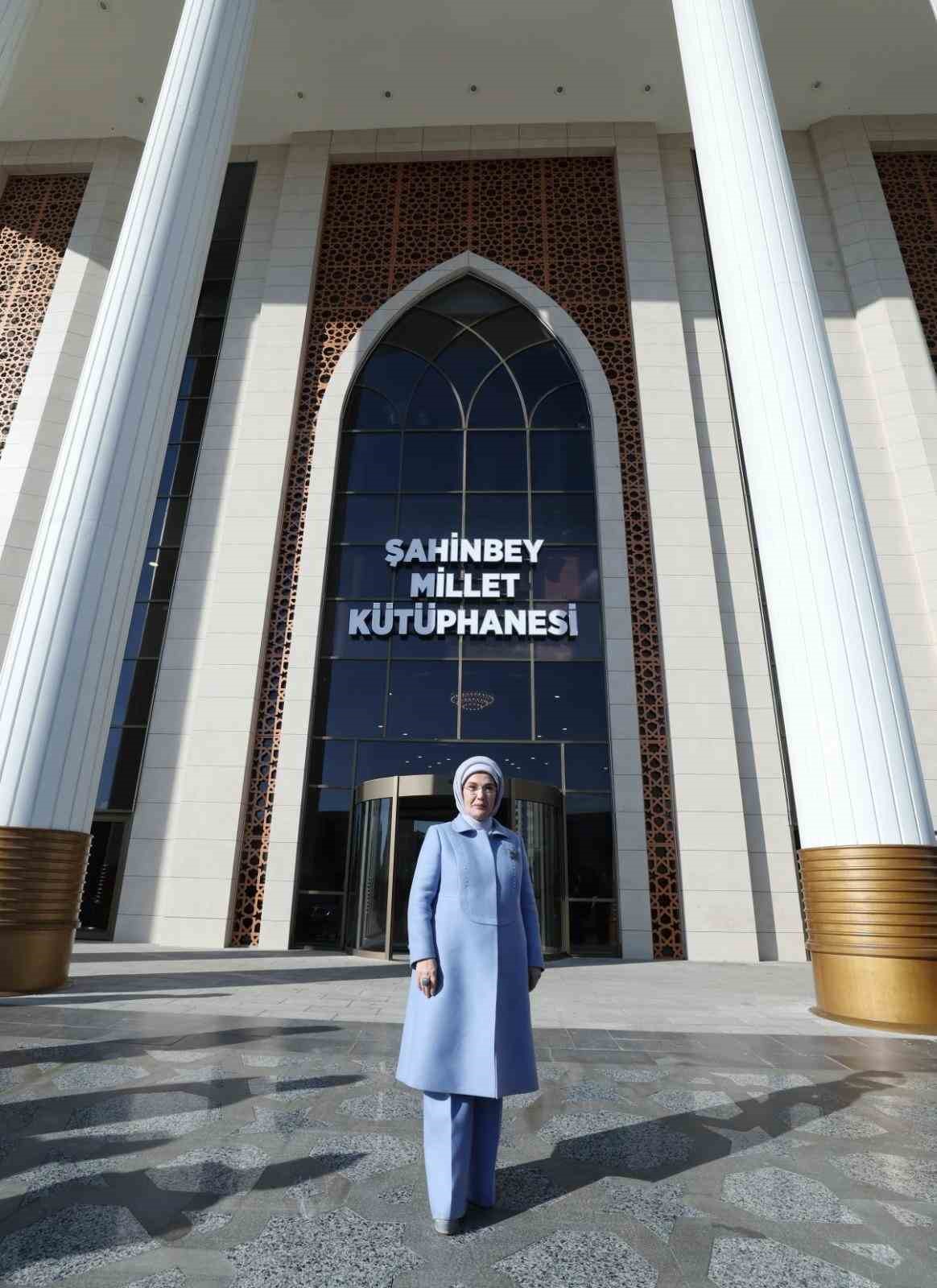 Emine Erdoğan, Gaziantep&rsquo;te Şahinbey Millet K&uuml;t&uuml;phanesini ziyaret etti

