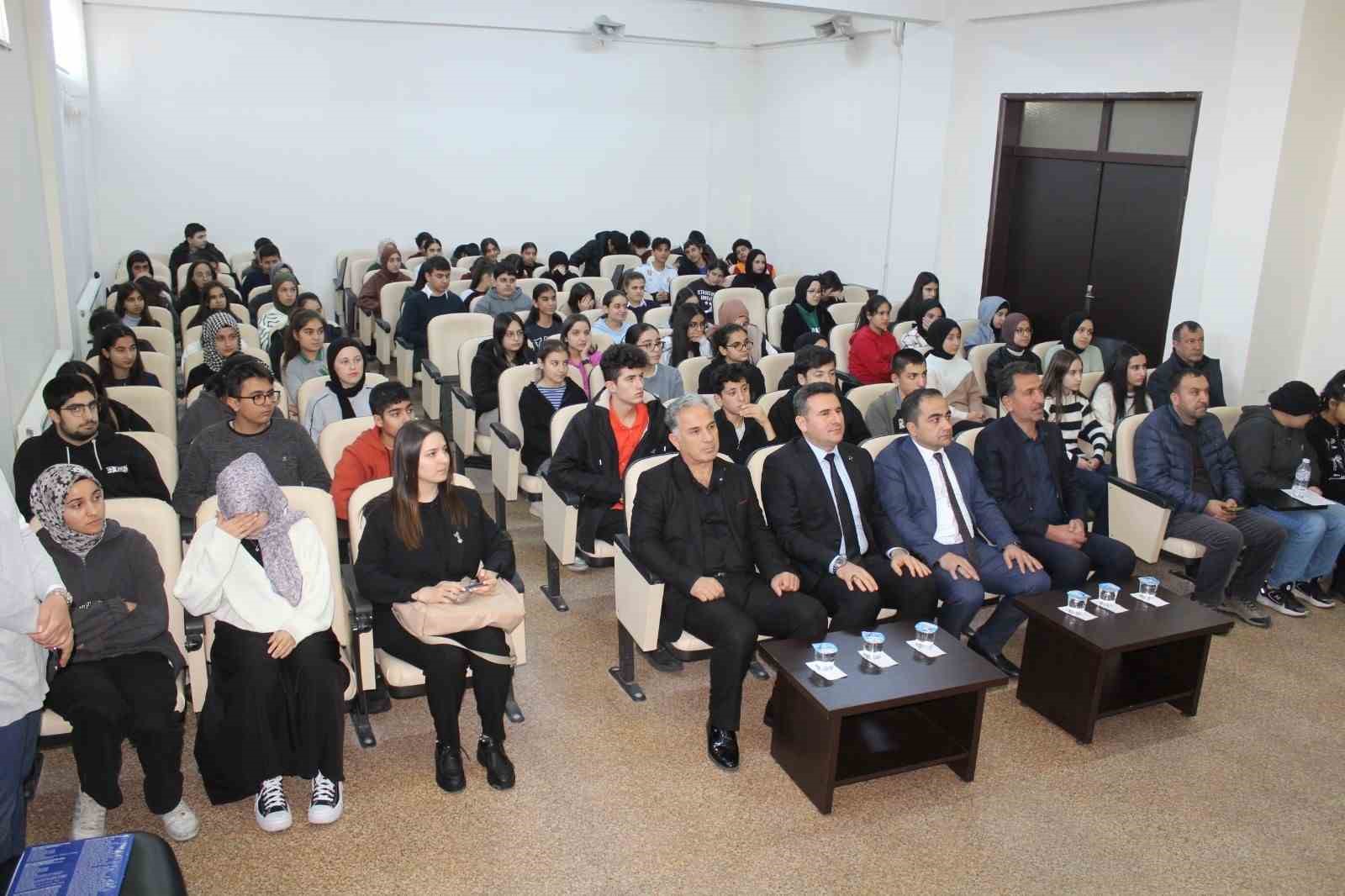 Kahta&rsquo;da "Mustafa Kutlu Okumaları" panelleri d&uuml;zenlendi
