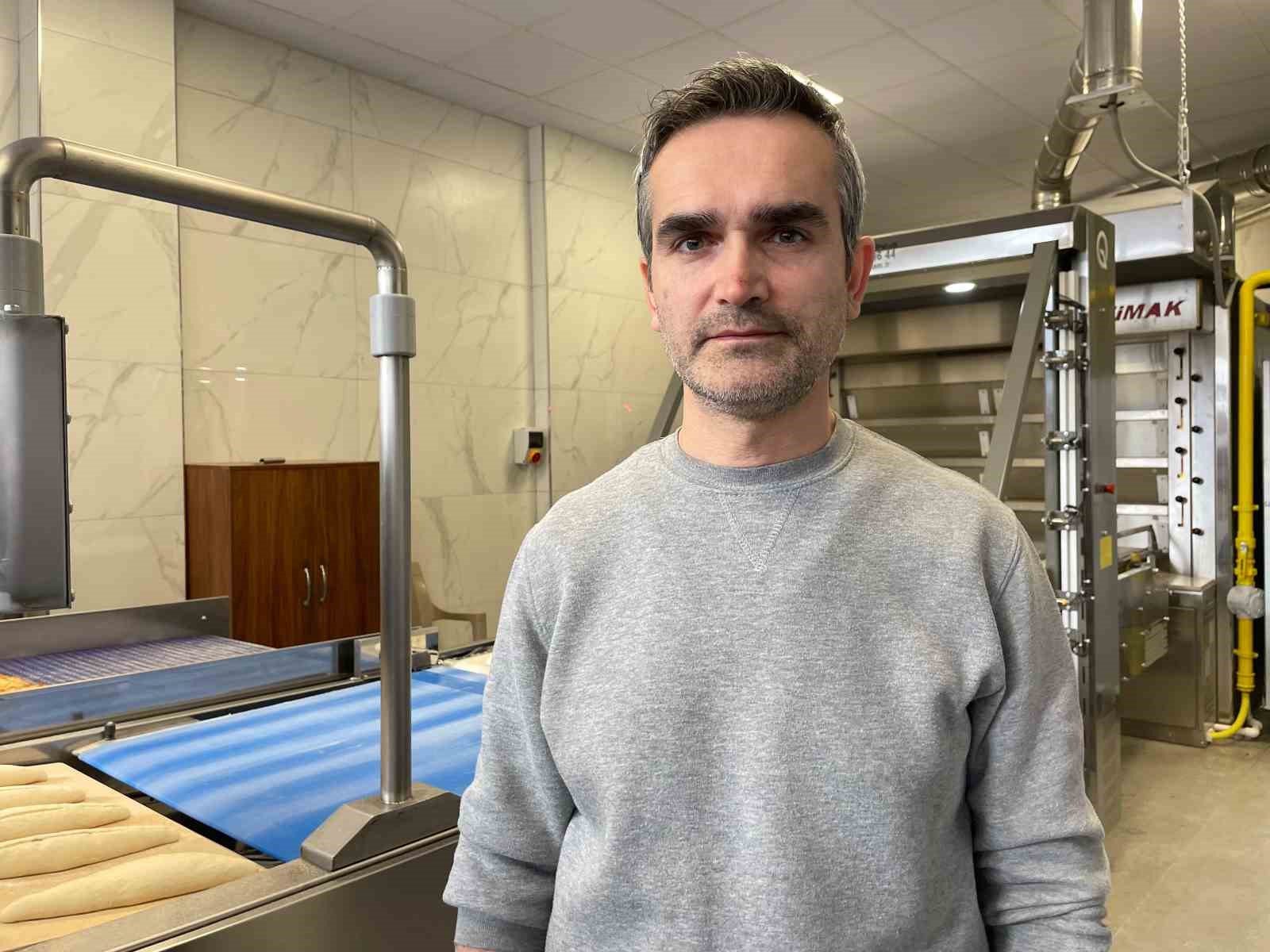 Mahalle sakinlerine 40 yıllık fırından anlamlı jest
