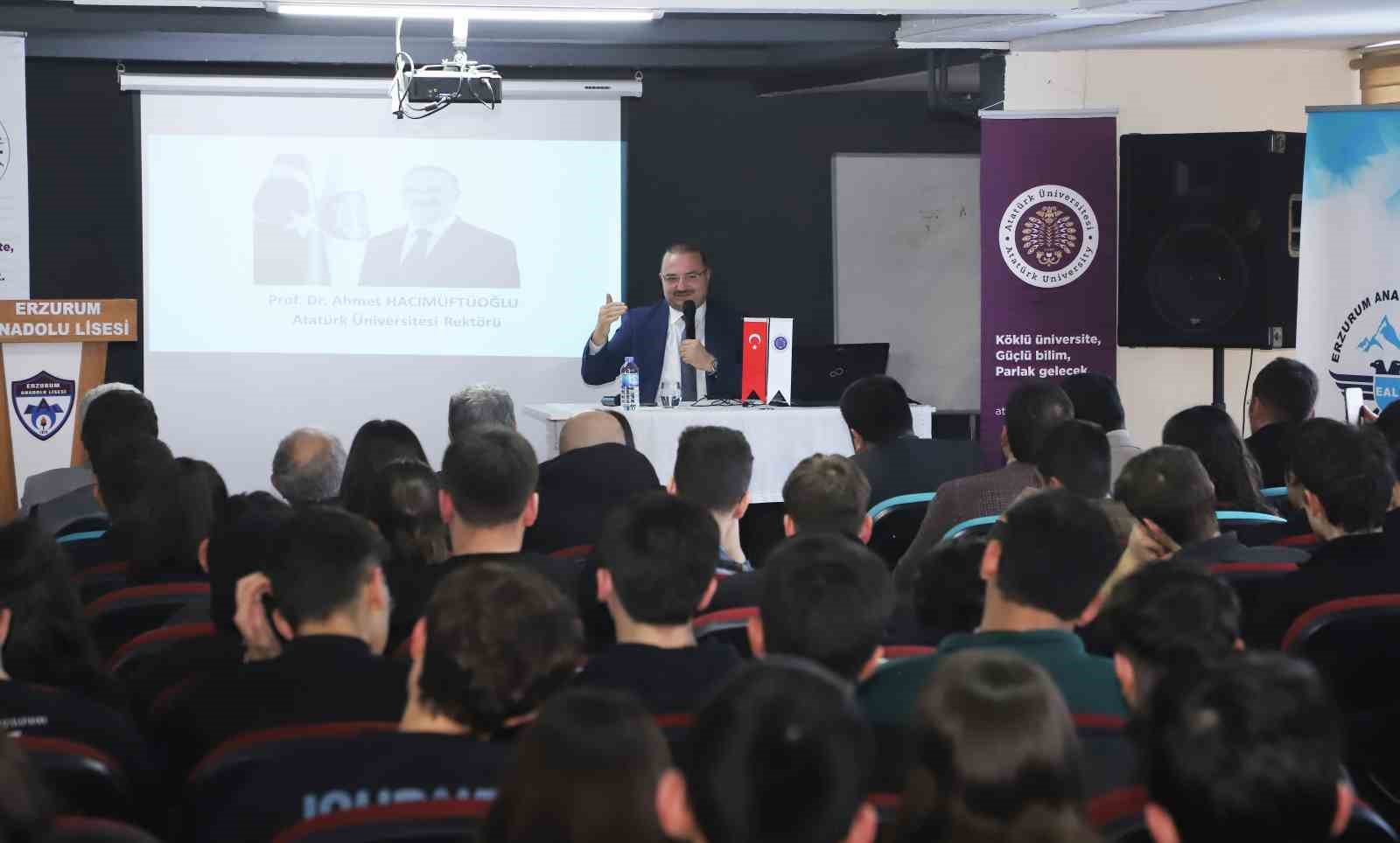 Rektör Hacımüftüoğlu, eğitim gördüğü lisede kariyer söyleşisine katıldı