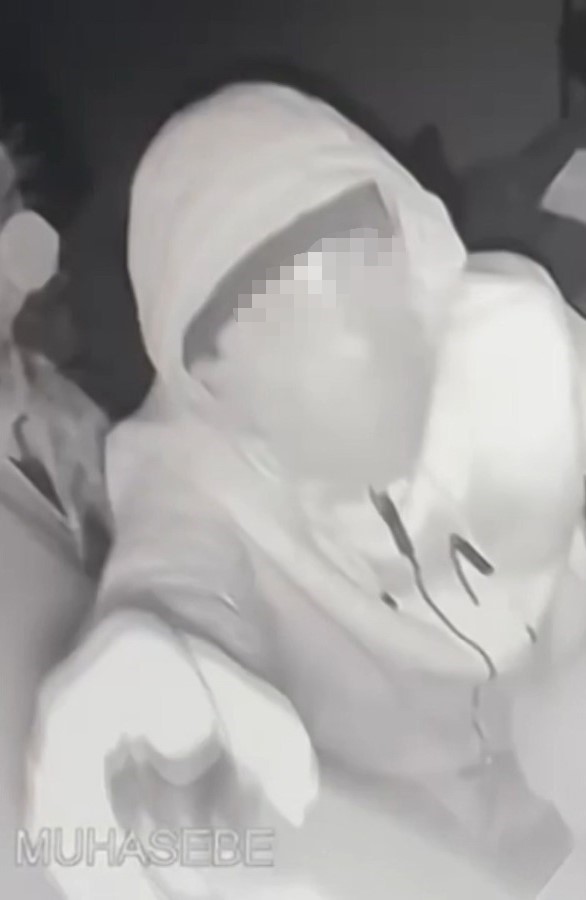 &Ccedil;aldıkları paralarla ziyafet yapmışlar
