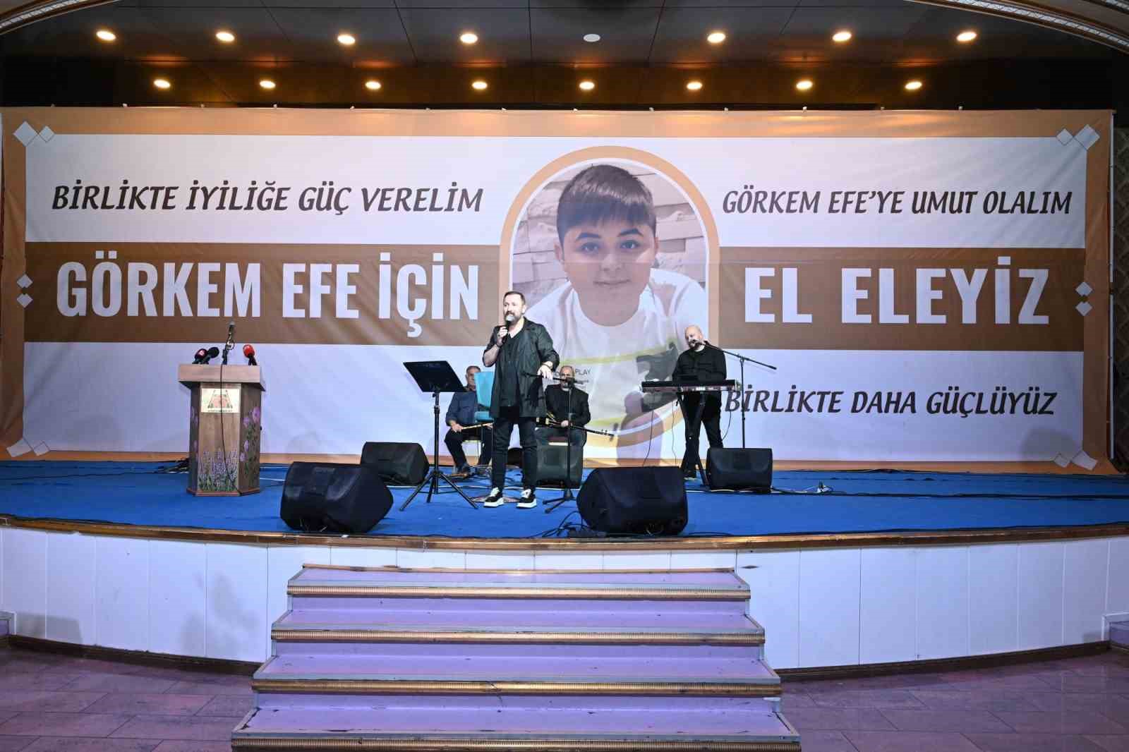 Isparta&rsquo;da DMD kas hastası gen&ccedil; i&ccedil;in d&uuml;zenlenen yardım gecesinde rekor bağış
