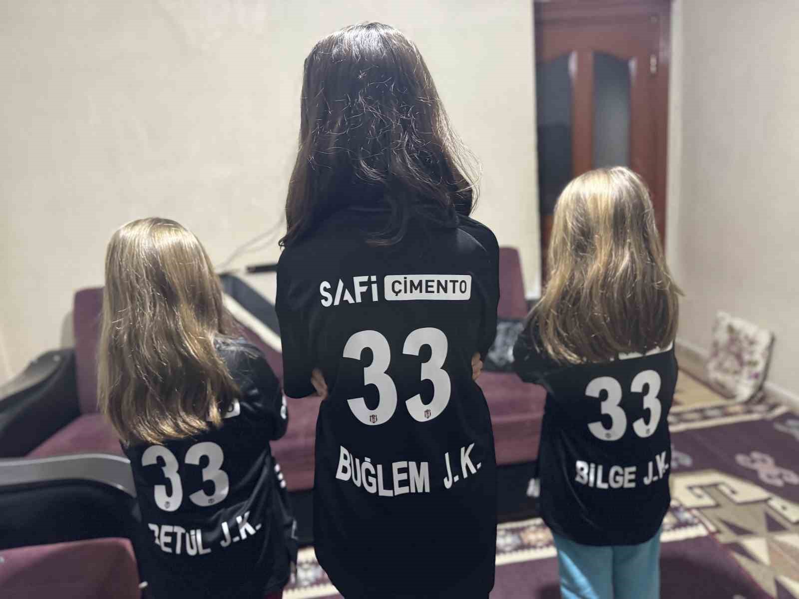 Beşiktaşlı baba takımına olan sevgisini kızlarının isimlerinde yaşatıyor