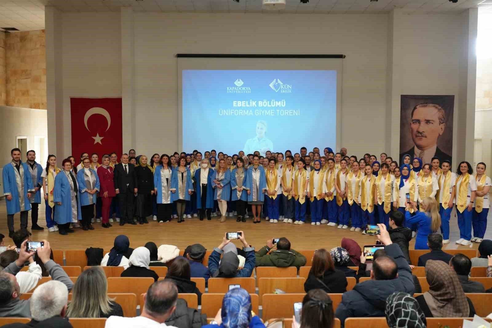 K&Uuml;N Ebelik ve Hemşirelik B&ouml;l&uuml;m&uuml; &ouml;ğrencileri &uuml;niformalarını giydi
